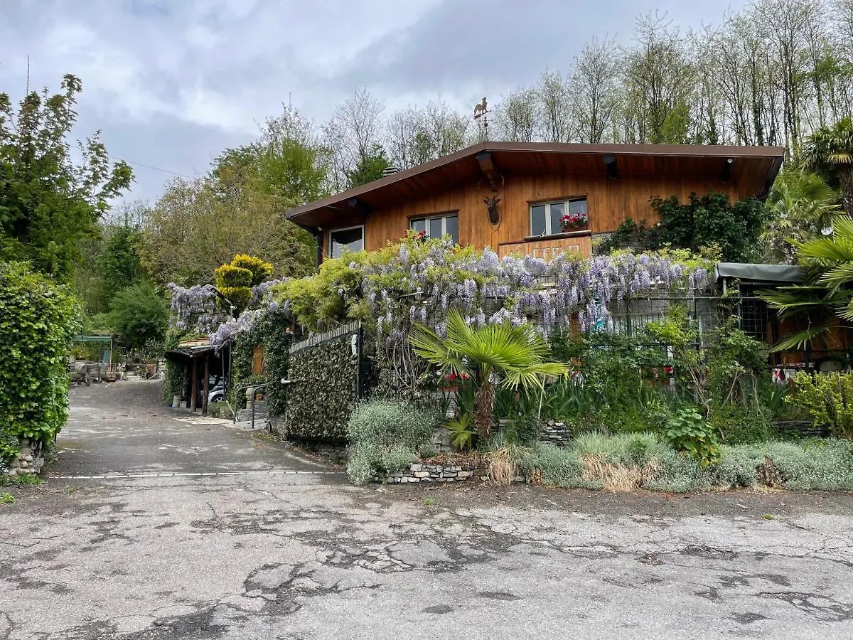 Bed & Breakfast Bed and Breakfast Al cervo tra i laghi Tavernerio