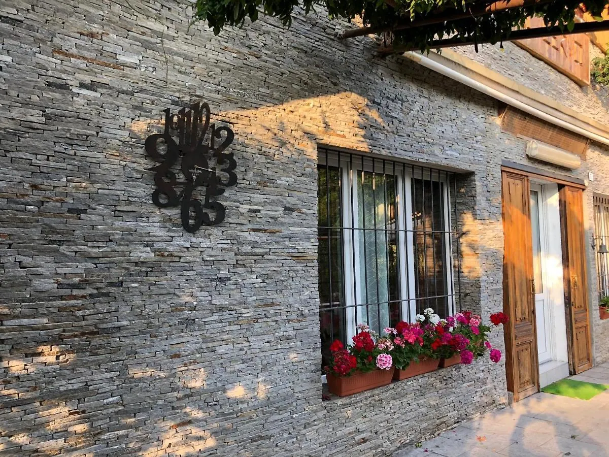 Bed and Breakfast Al cervo tra i laghi Tavernerio 0*,  Italia