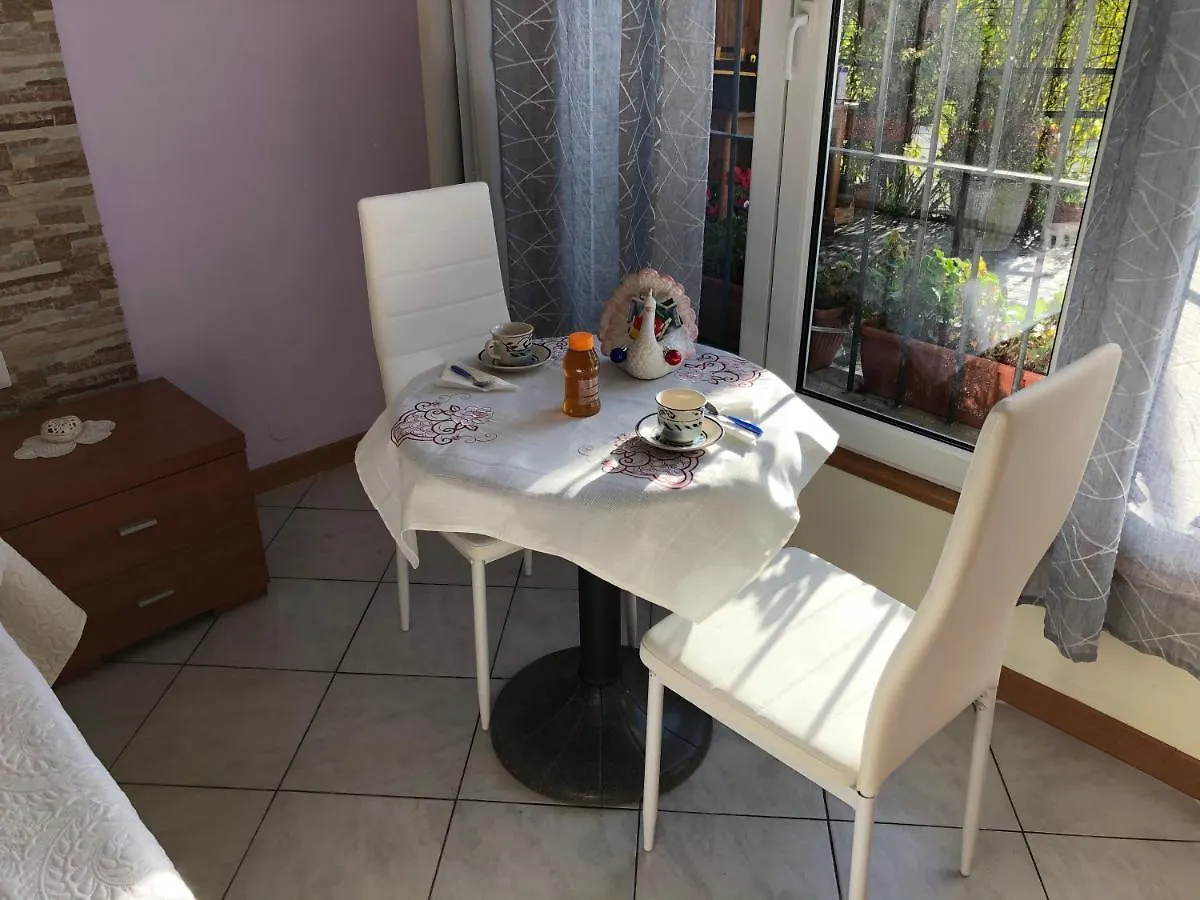 Bed and Breakfast Al cervo tra i laghi Tavernerio 0*,  Italia